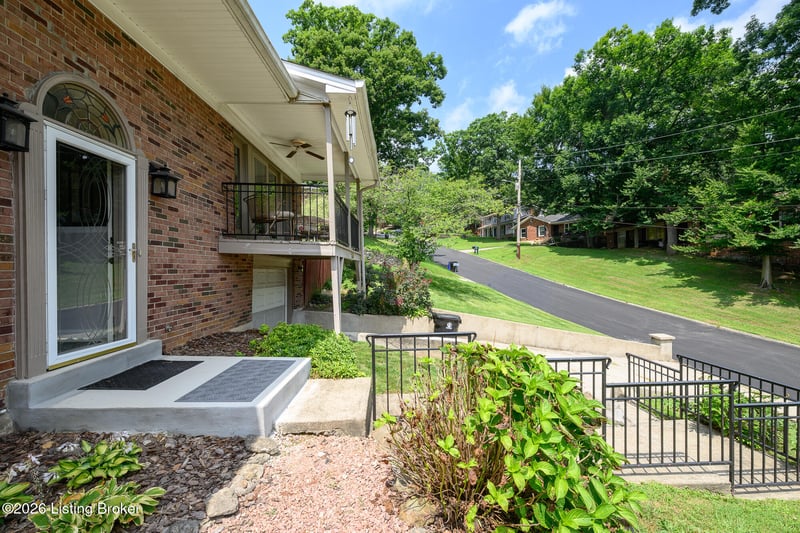 1200 Rudgate Cv, Louisville, KY 40214