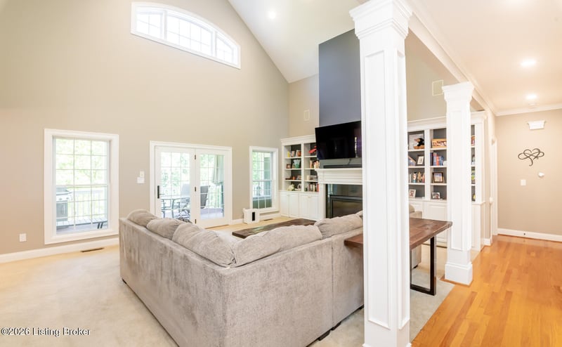 1201 Persimmon Ridge Dr, Louisville, KY 40245