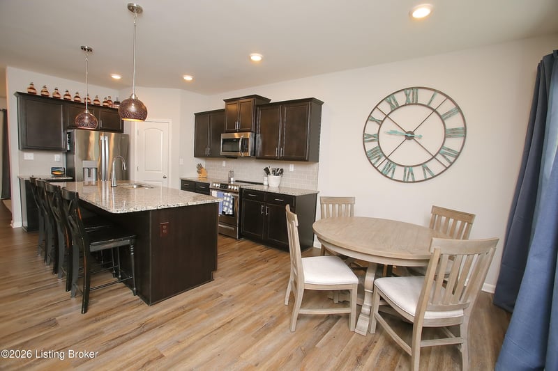 12015 Parkside Vista Ln, Louisville, KY 40229