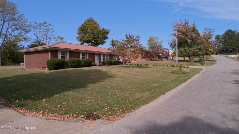 1204 Hickorywood Dr, Leitchfield, KY 42754