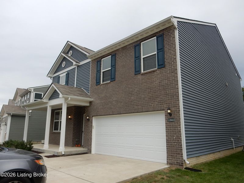 12043 Wooden Trace Dr, Louisville, KY 40229