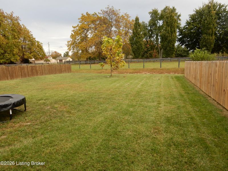 12043 Wooden Trace Dr, Louisville, KY 40229