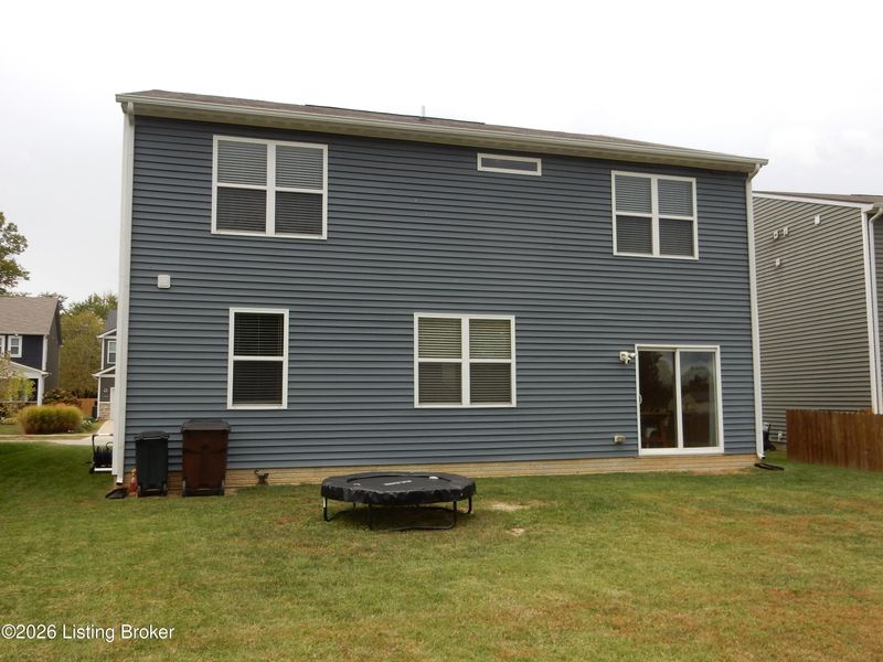 12043 Wooden Trace Dr, Louisville, KY 40229