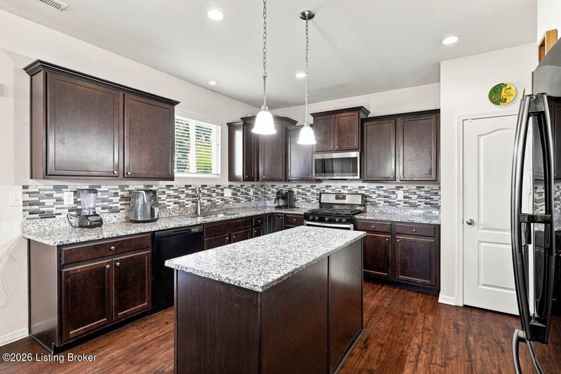 12056 Parkview Trace Dr, Louisville, KY 40229