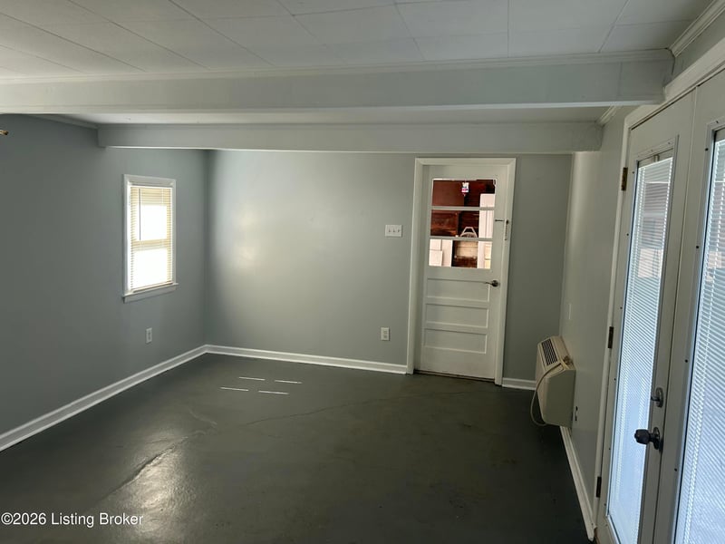 1208 Gallant Fox Run Rd, Lyndon, KY 40242