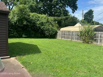 1208 Gallant Fox Run Rd, Lyndon, KY 40242