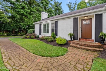 121 Blankenbaker Ln, Louisville, KY 40207