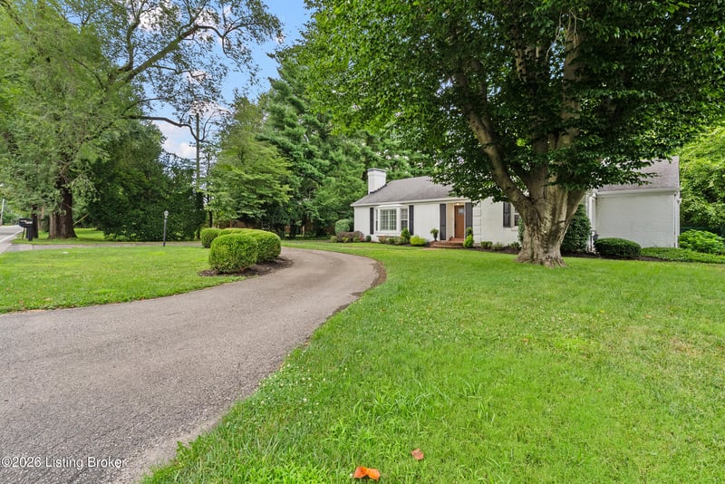 121 Blankenbaker Ln, Louisville, KY 40207