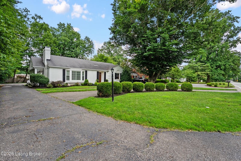 121 Blankenbaker Ln, Louisville, KY 40207