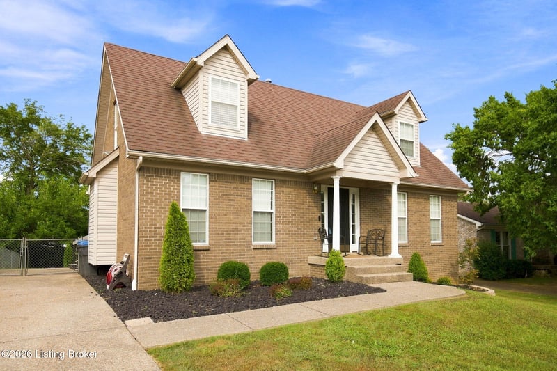 121 Holly Hills Dr, Louisville, KY 40118