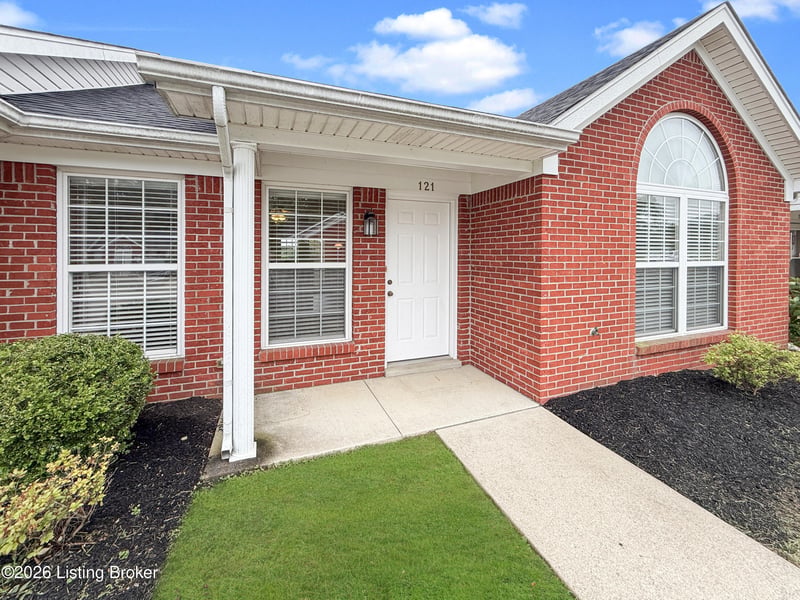 121 Woodlake Ct, Mt Washington, KY 40047