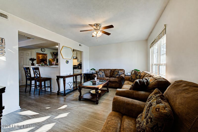 12108 Eastbay Ct, Louisville, KY 40245