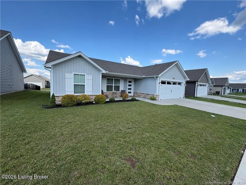 1215 Blackstone Trl, Utica, IN 47130