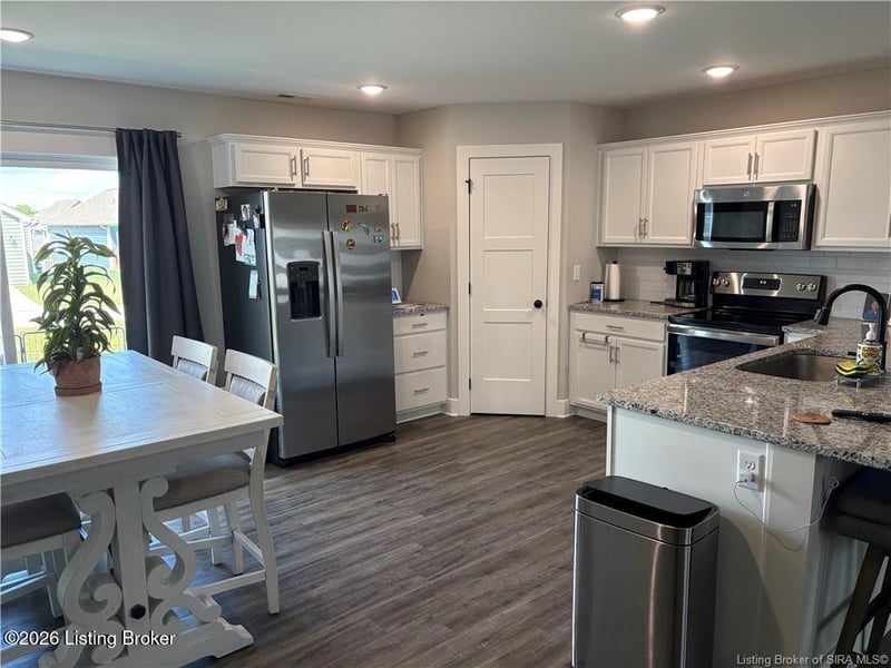 1215 Blackstone Trl, Utica, IN 47130