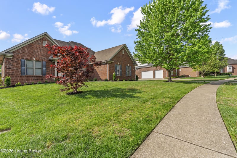 1216 Blackthorn Rd, Louisville, KY 40299