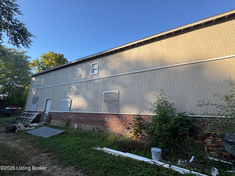 1216 Vim Dr, Louisville, KY 40213