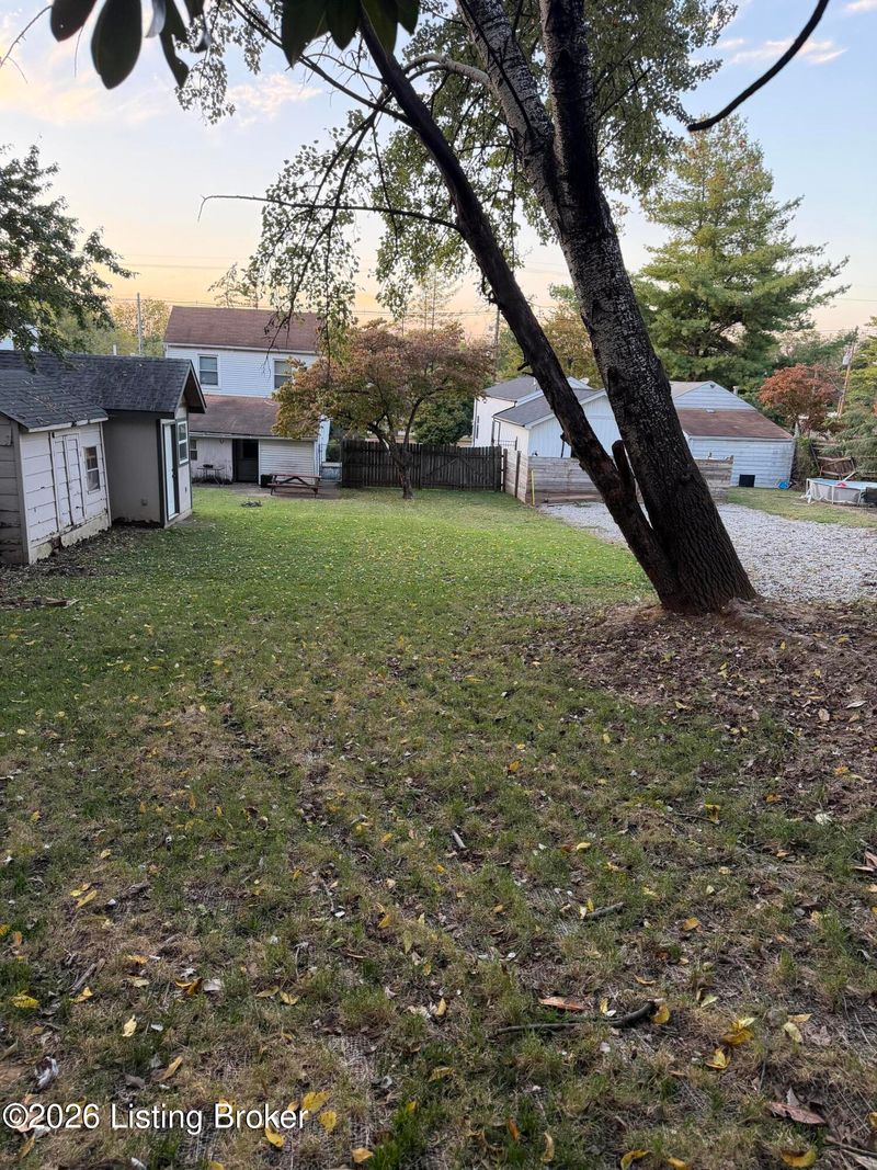 1222 Lexington Rd, Louisville, KY 40204