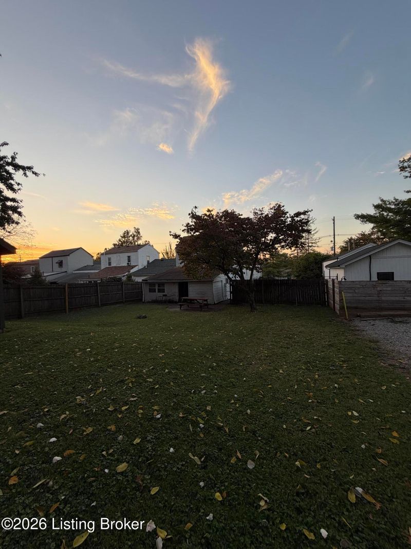 1222 Lexington Rd, Louisville, KY 40204