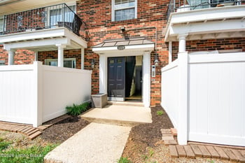 1229 Westlynne Way #APT 5, Louisville, KY 40222