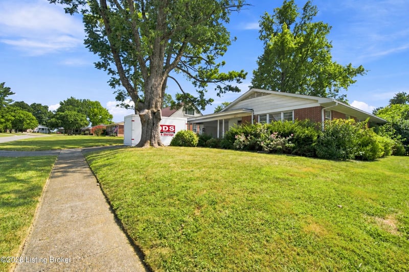12306 Meadow Ln, Louisville, KY 40243