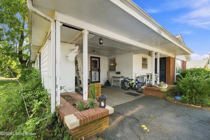 12306 Meadow Ln, Louisville, KY 40243