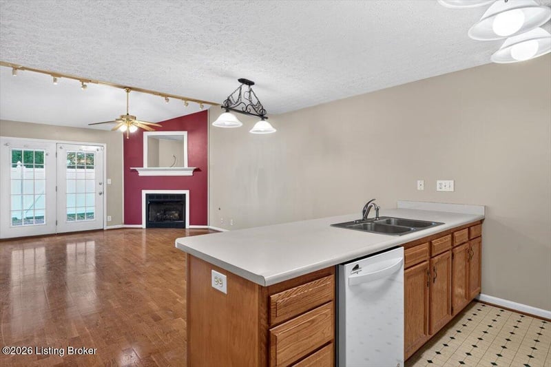 12373 Springmeadow Dr, Louisville, KY 40229