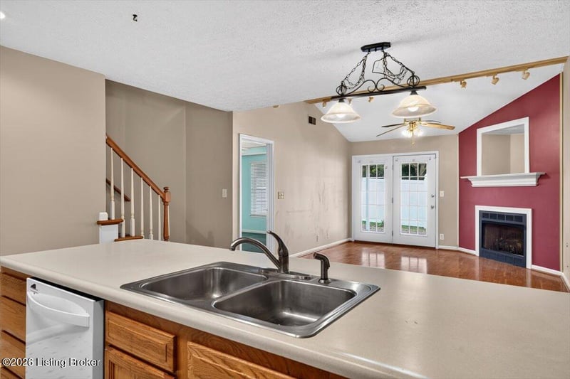 12373 Springmeadow Dr, Louisville, KY 40229