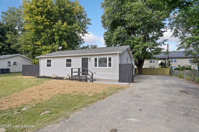 124 Melody Ln, Louisville, KY 40229