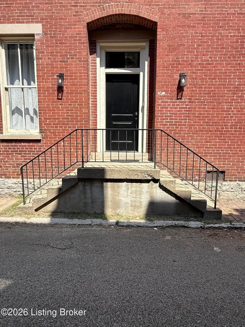 1240 S 1st St, Louisville, KY 40203