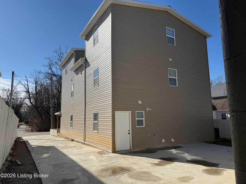 12411 Berrytown Rd, Louisville, KY 40223