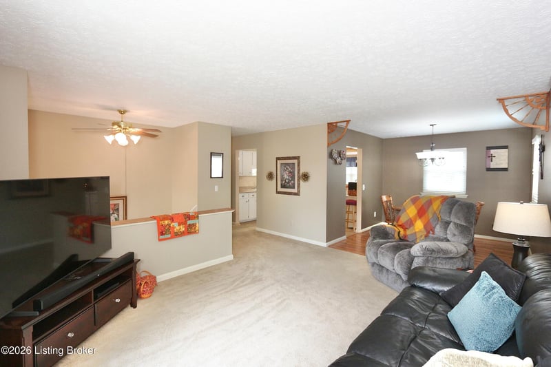1246 Gail Dr, Jeffersonville, IN 47130