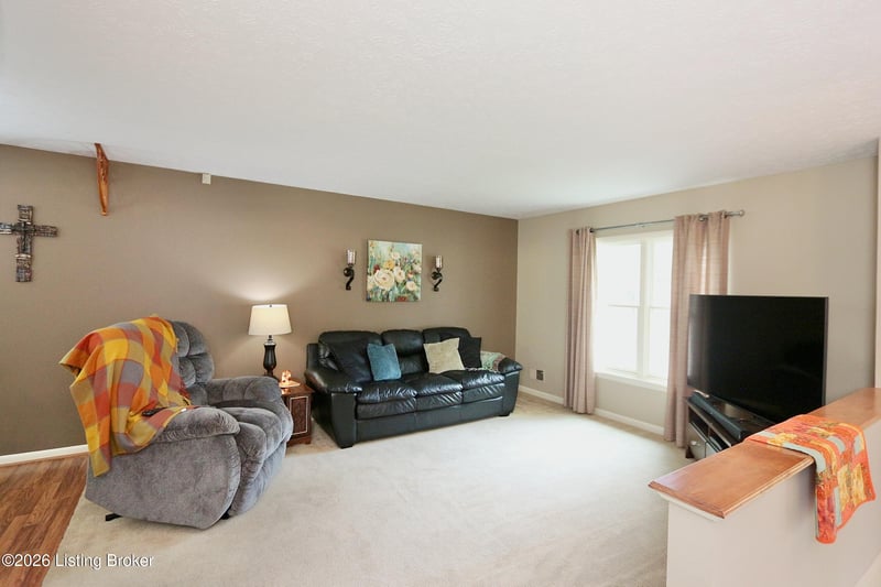 1246 Gail Dr, Jeffersonville, IN 47130