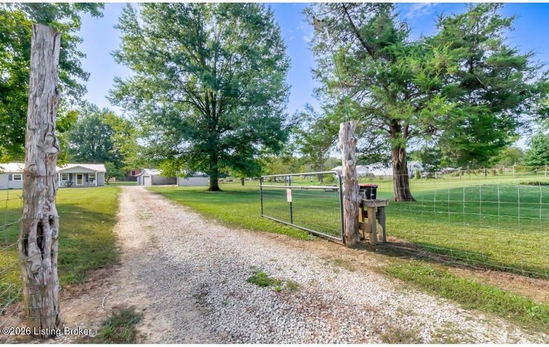 125 Rustic Ln, Shepherdsville, KY 40165