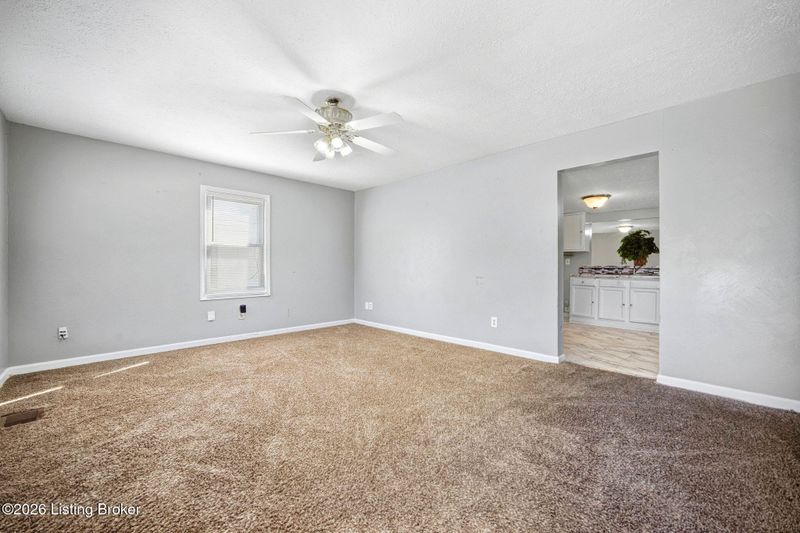 1256 Vim Dr, Louisville, KY 40213