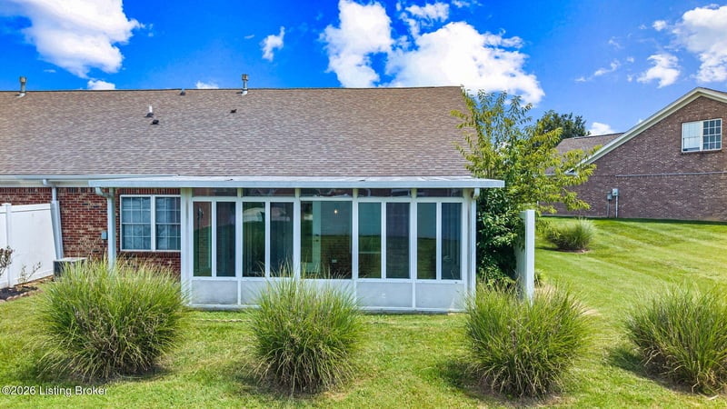 12562 Spring Falls Ct, Louisville, KY 40229