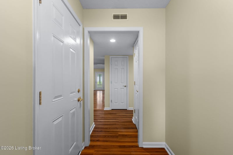 12562 Spring Falls Ct, Louisville, KY 40229