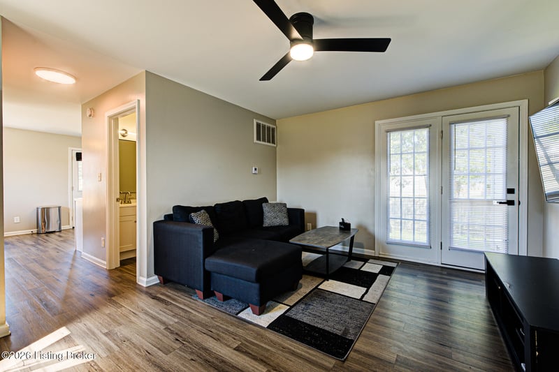 126 Deerfield Ct, Shepherdsville, KY 40165