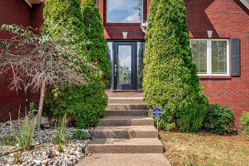 12608 Razor Ct, Louisville, KY 40299