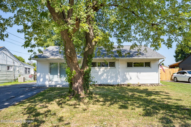 1261 Gilmore Ln, Lynnview, KY 40213
