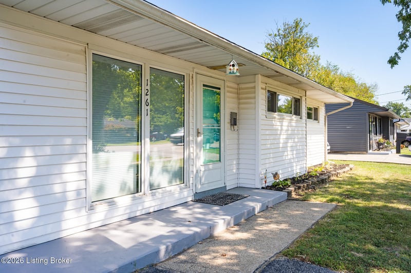 1261 Gilmore Ln, Lynnview, KY 40213