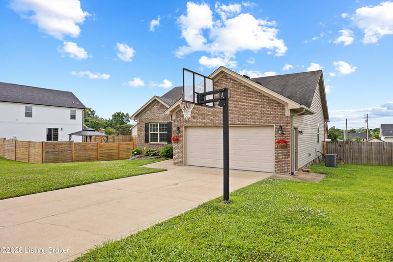 127 Crossfield Dr, Mt Washington, KY 40047