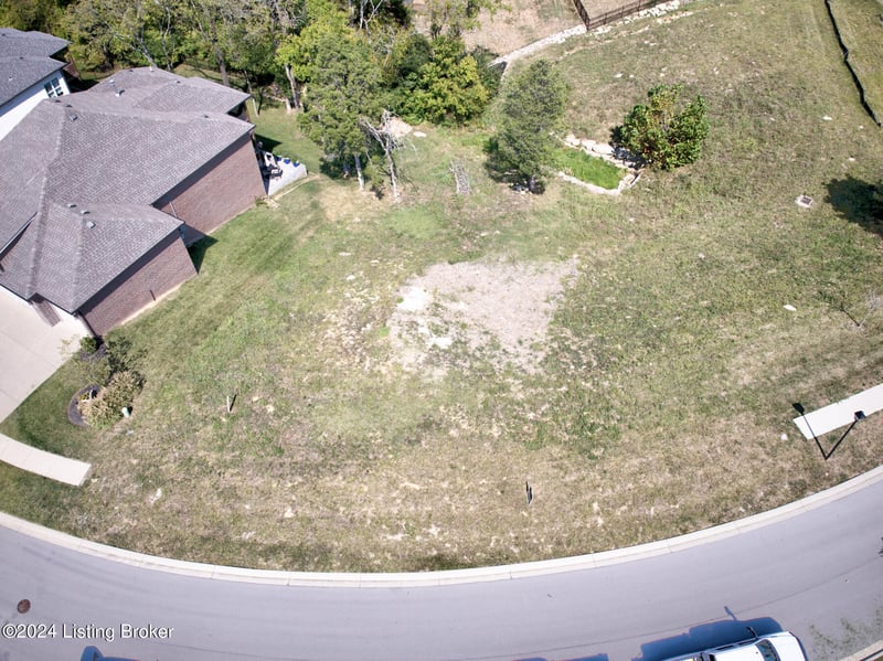 127 Locust Park Pl, Louisville, KY 40245