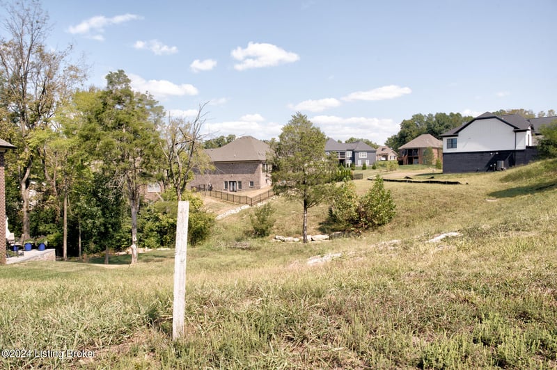 127 Locust Park Pl, Louisville, KY 40245
