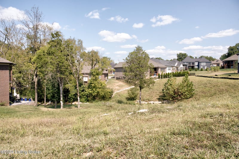 127 Locust Park Pl, Louisville, KY 40245
