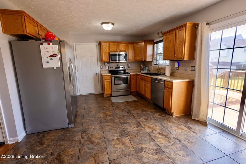 127 Longsdale Ct, Radcliff, KY 40160