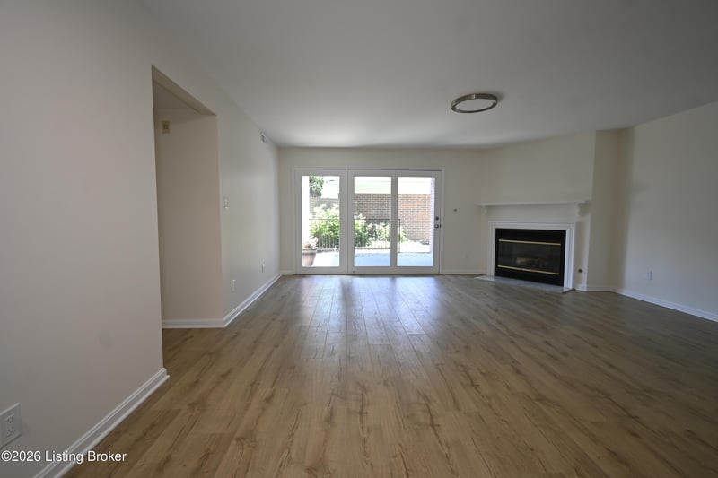 1278 Parkway Gardens Ct #APT 127, Louisville, KY 40217