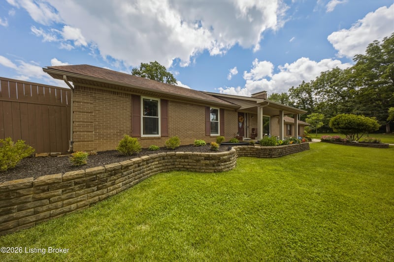 128 Erikas Ct, Shepherdsville, KY 40165