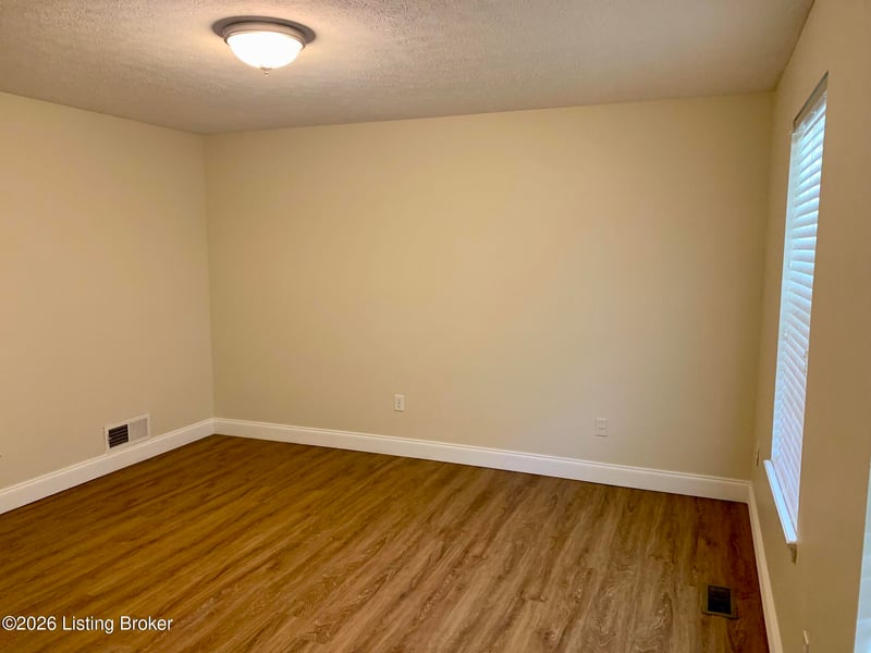 128 Whisbrook Ave, Vine Grove, KY 40175
