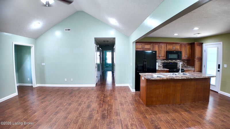 129 N Howard St, Bardstown, KY 40004