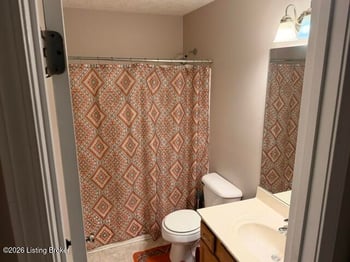 130 Twin Lakes Dr #A, Vine Grove, KY 40175